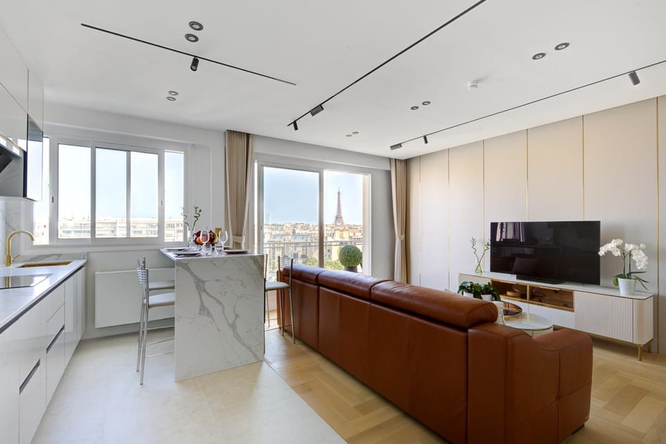 Communal lounge/ TV room, TV and multimedia, Kitchen or kitchenette, Living room, Seating area, Dining area, oven