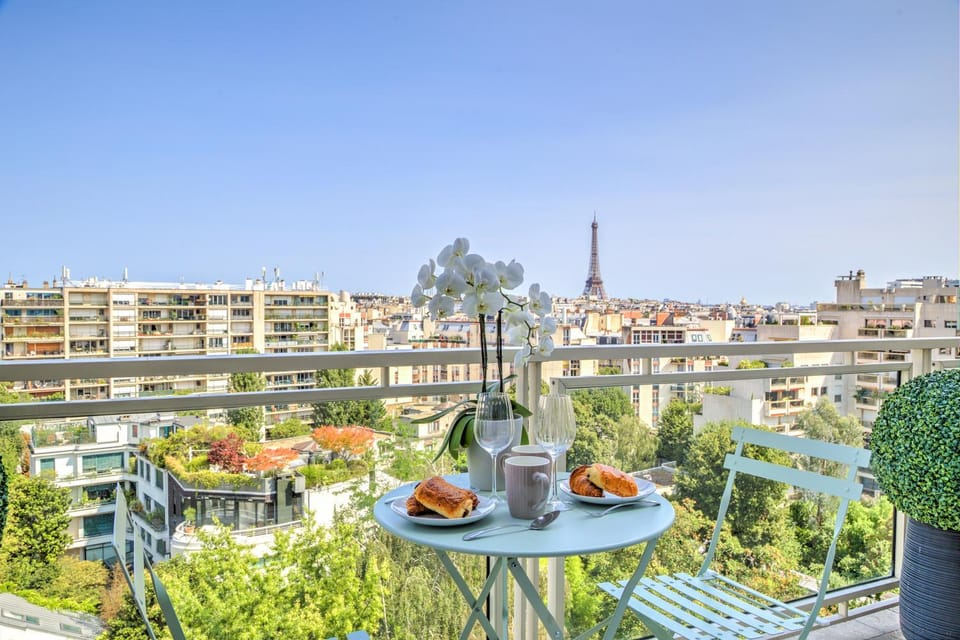 Day, View (from property/room), Balcony/Terrace, Food and drinks, Dining area, Food, City view, Breakfast, Continental breakfast, Lunch, Dinner