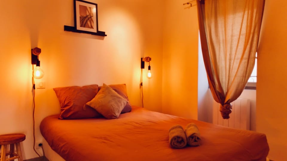 Bed, Photo of the whole room, Bedroom