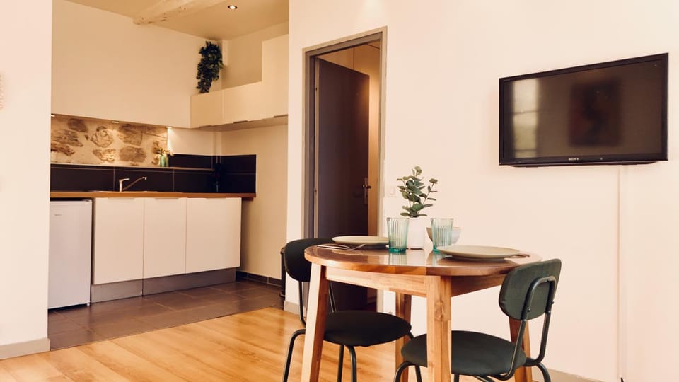 TV and multimedia, Kitchen or kitchenette, Dining area