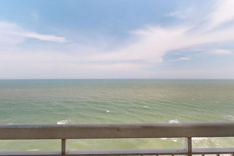 Water's Edge Resort 1501 Apartment in Garden City