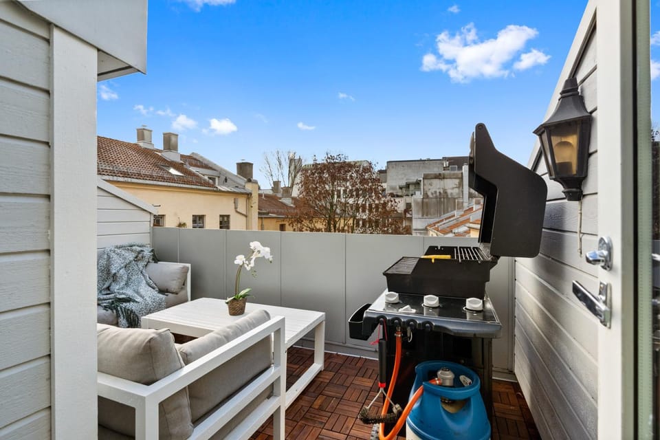 Patio, Day, BBQ facilities, Balcony/Terrace, Seating area, Dining area
