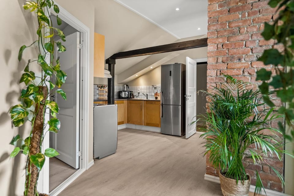 Kitchen or kitchenette, oven