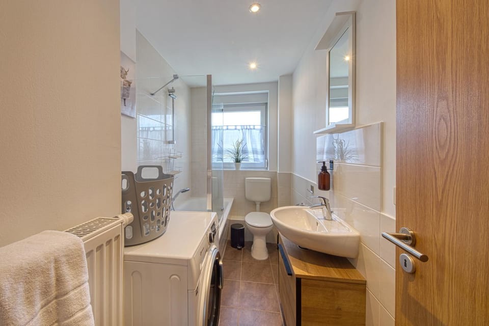 Toilet, Bathroom, Bath, towels