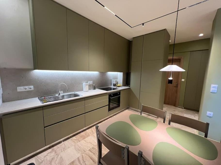 Kitchen or kitchenette, Dining area, stove