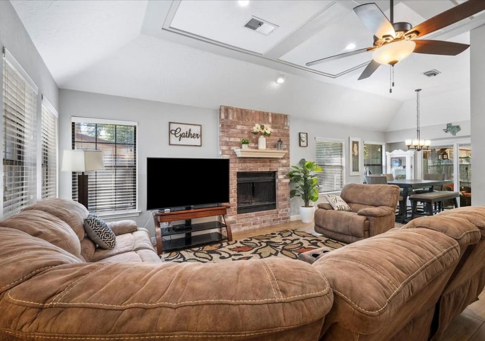 Communal lounge/ TV room