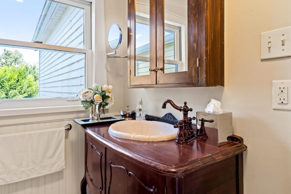 Shower, Toilet, Bathroom, Bath