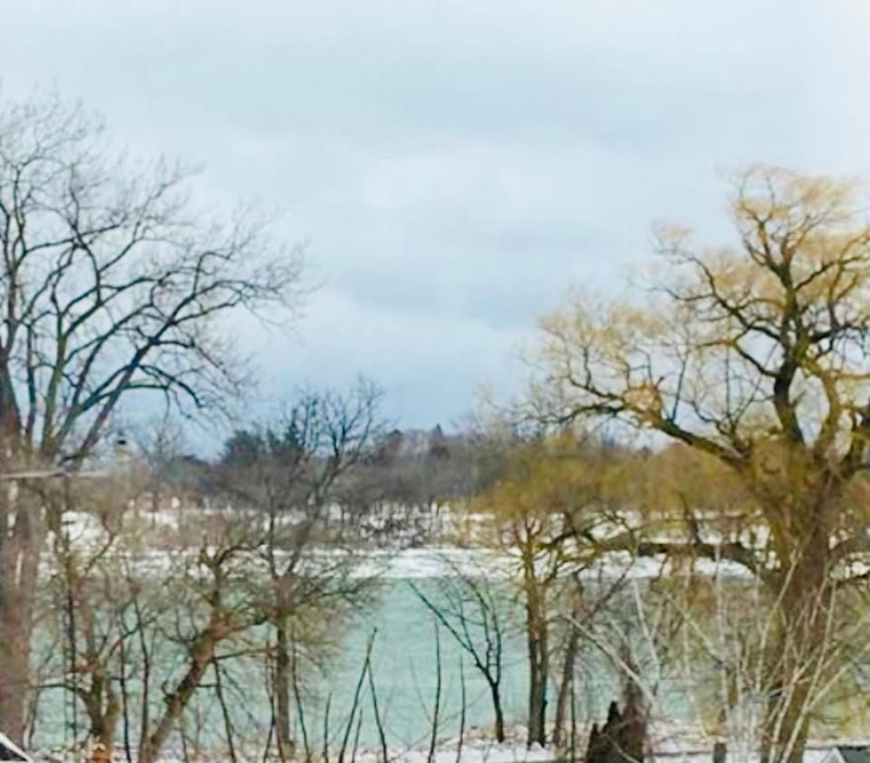 Hummingbird Haven Bed & Breakfast Luxury Suite With Terrace & Seasonal Lake Views Located in Historic Old Town Niagara-On-The-Lake Bed and Breakfast in Niagara-on-the-Lake