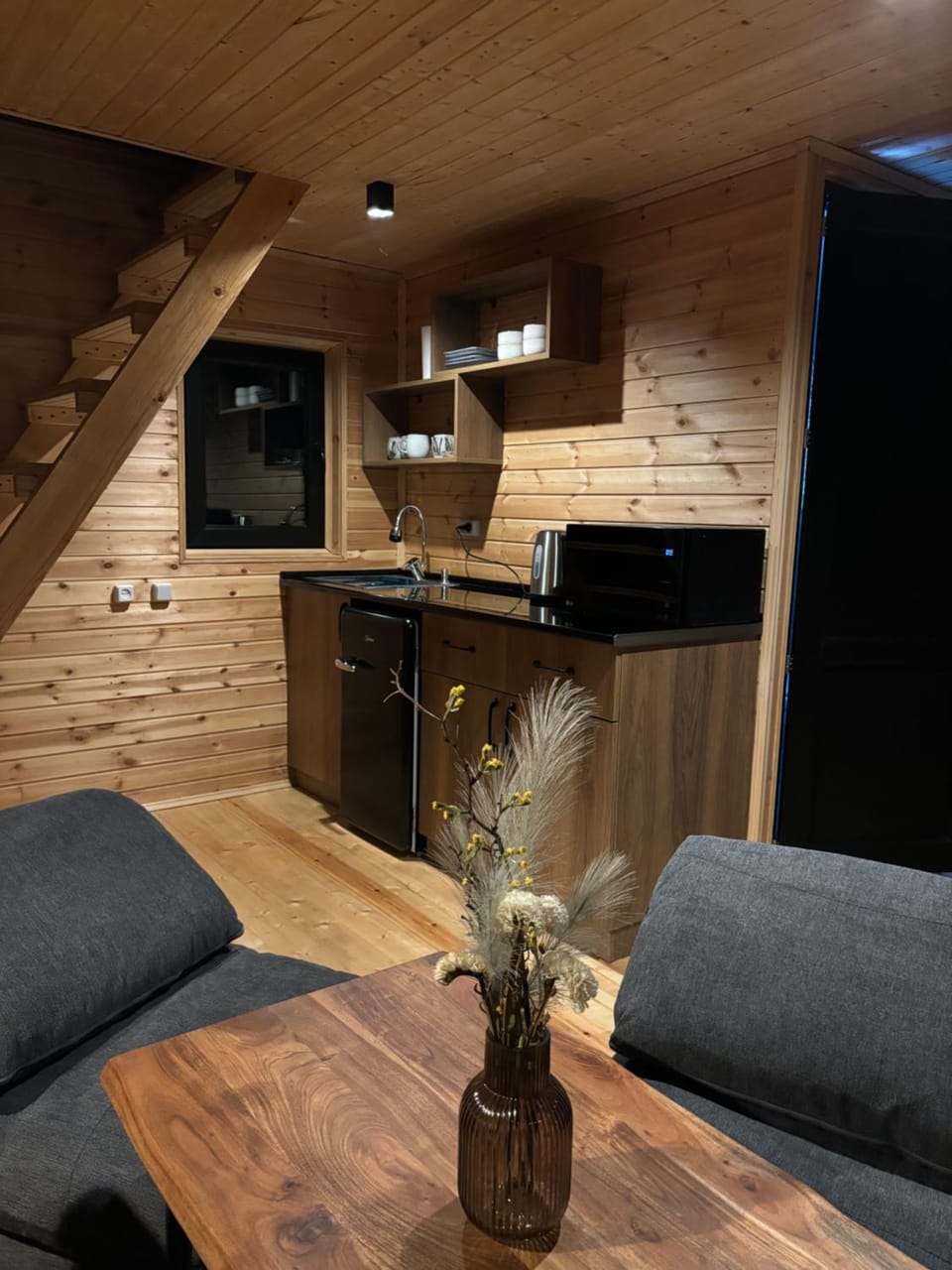 Kitchen or kitchenette, Living room, Seating area
