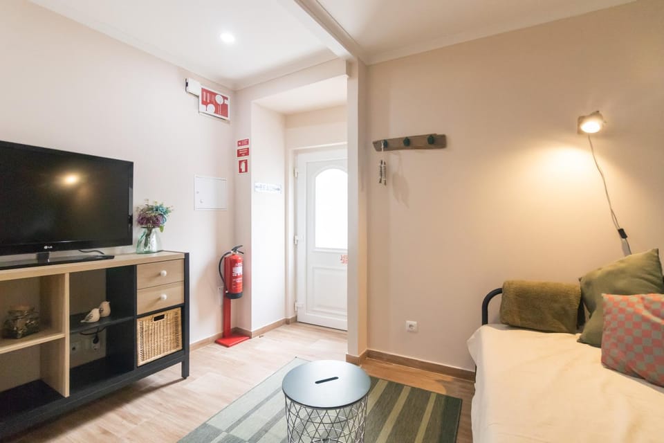 Communal lounge/ TV room, TV and multimedia, Living room, Seating area, Evening entertainment