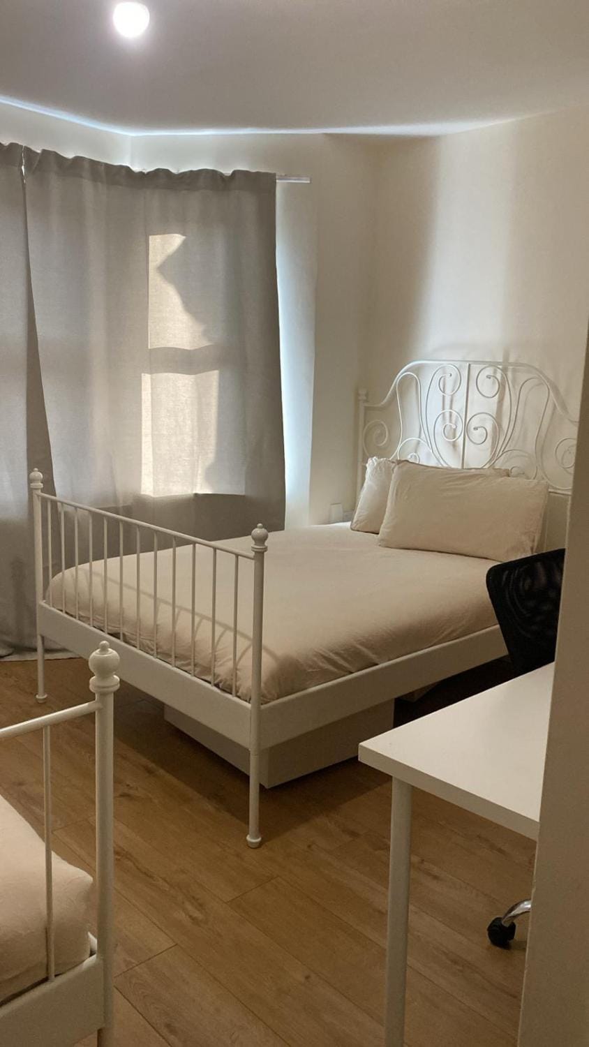 Spacious 4 bedroom house 30mins from London Bridge House in Dartford
