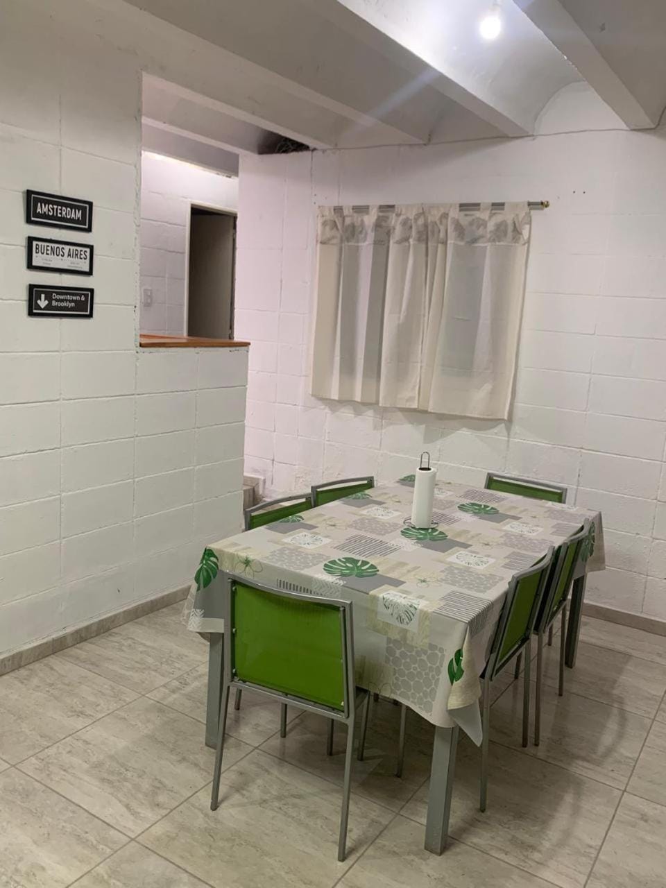 Seating area, Dining area