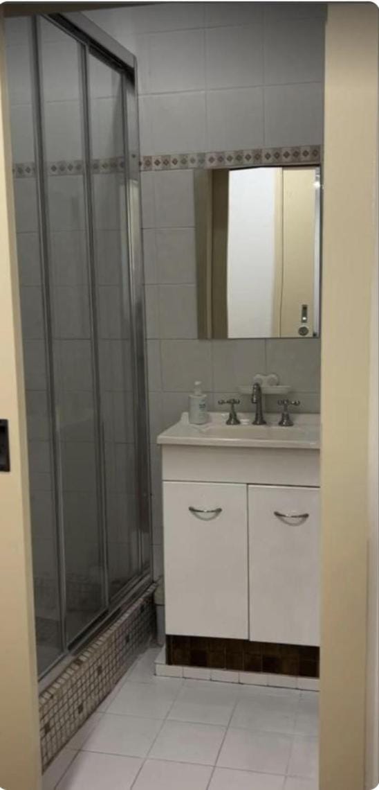 Shower, Internal: Not applicable to any particular room