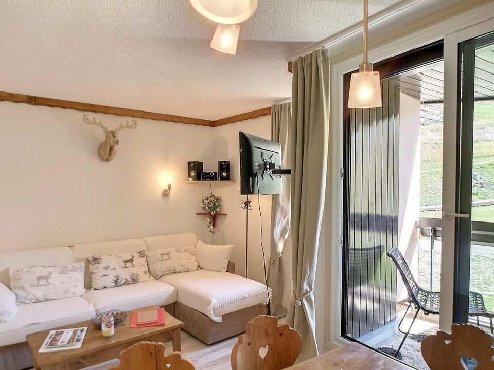 Appartement rénové 2 chambres Les Menuires pour 4, parking privé - FR-1-178-380 Apartment in Les Allues