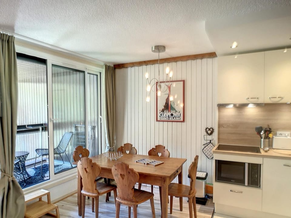 Appartement rénové 2 chambres Les Menuires pour 4, parking privé - FR-1-178-380 Apartment in Les Allues