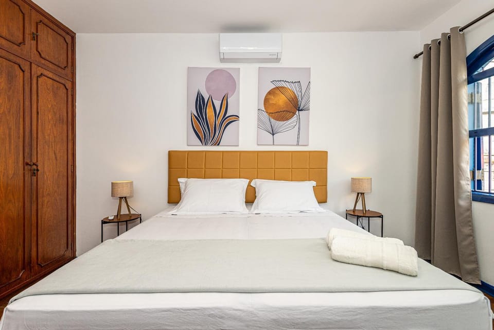 Bed, Photo of the whole room, towels, wardrobe, air conditioner