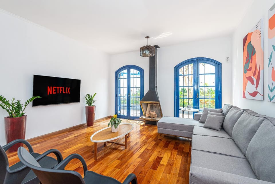Communal lounge/ TV room, TV and multimedia, Living room, Evening entertainment