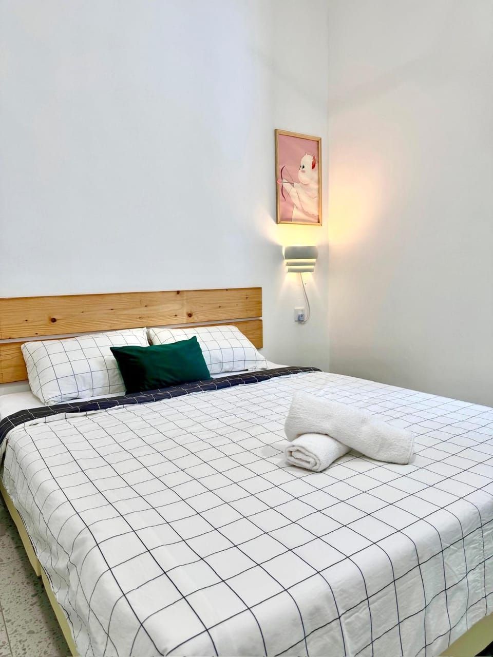 Bed, Bedroom, towels