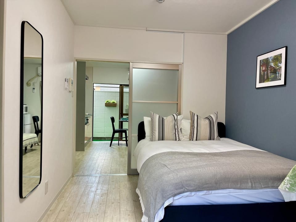 新宿一站5分钟-102-餐馆购物街-安静品质公寓-直达皇居秋叶原 Apartment in Japan