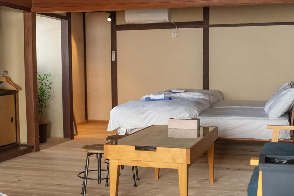 篠山城下町ゲストハウス inosica Bed and Breakfast in Hyogo Prefecture