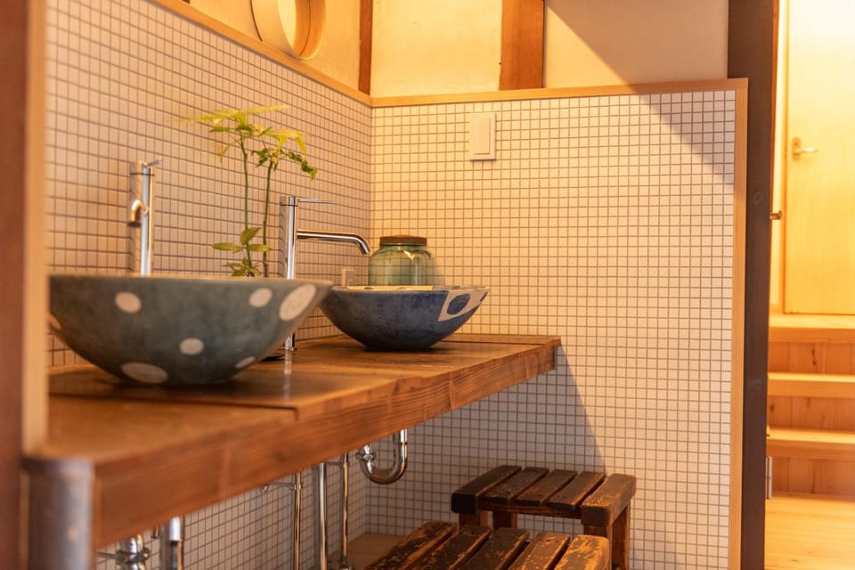 篠山城下町ゲストハウス inosica Bed and Breakfast in Hyogo Prefecture