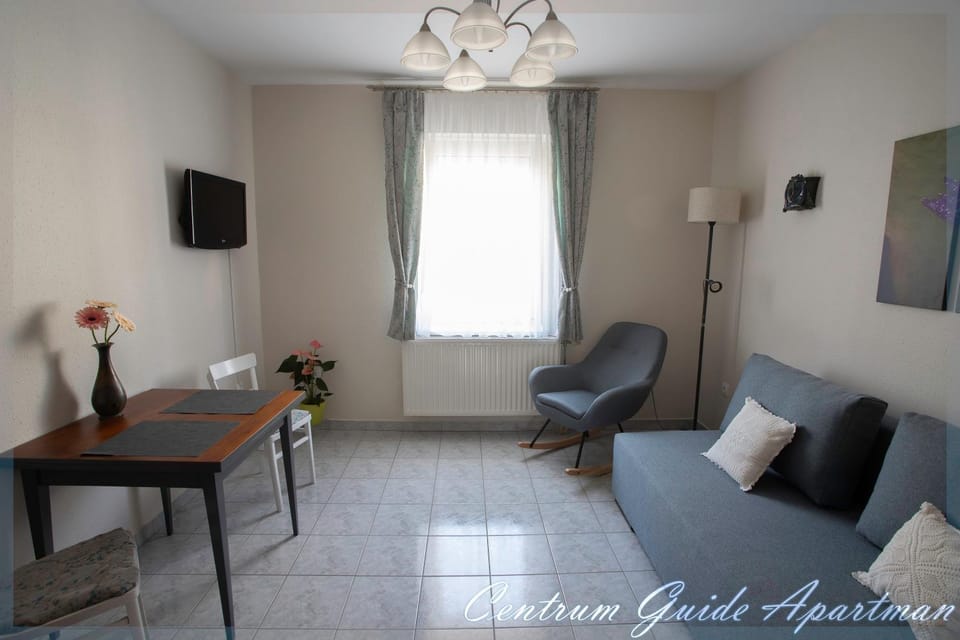 TV and multimedia, Living room, Seating area, Evening entertainment
