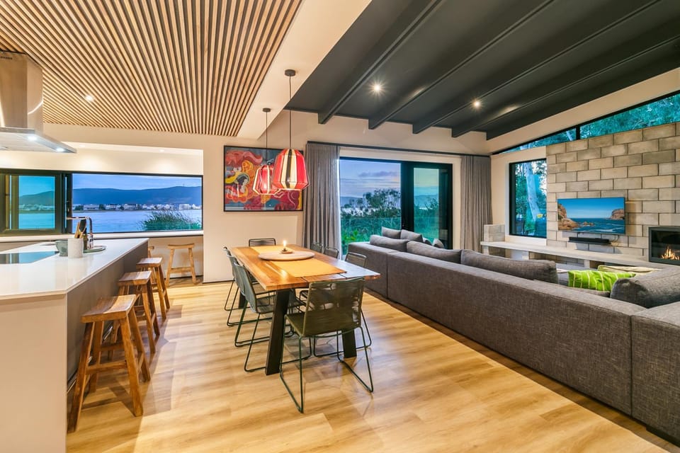 TV and multimedia, Kitchen or kitchenette, Seating area, Dining area