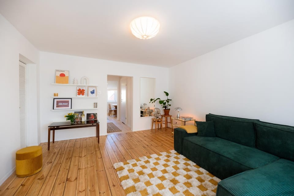 Living room, Photo of the whole room, Decorative detail
