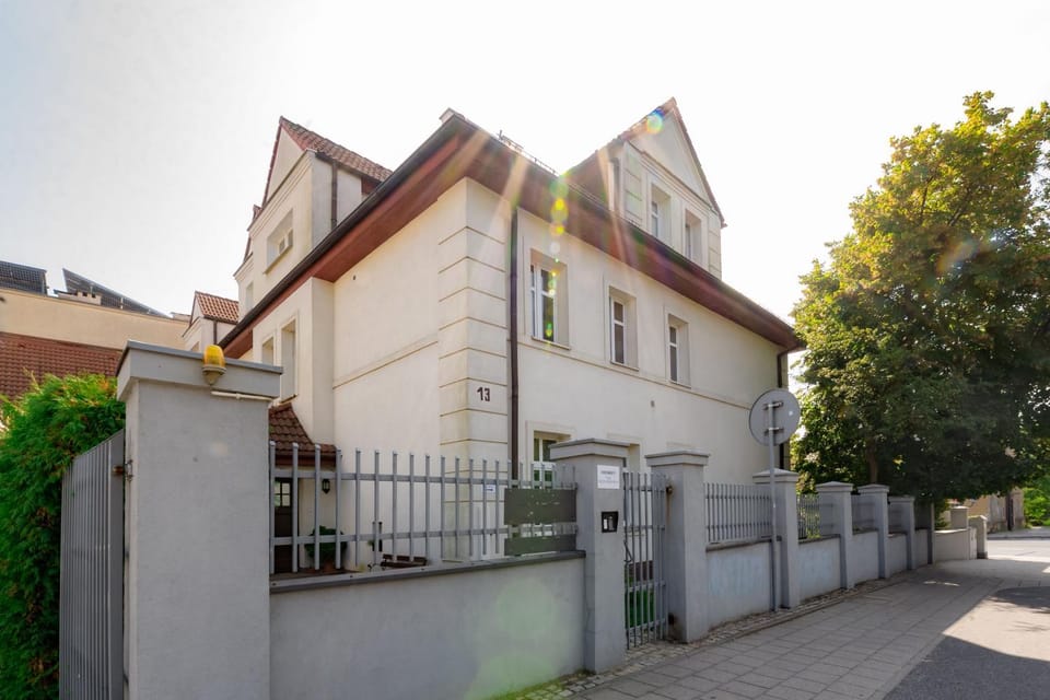 Property building, Day, Neighbourhood