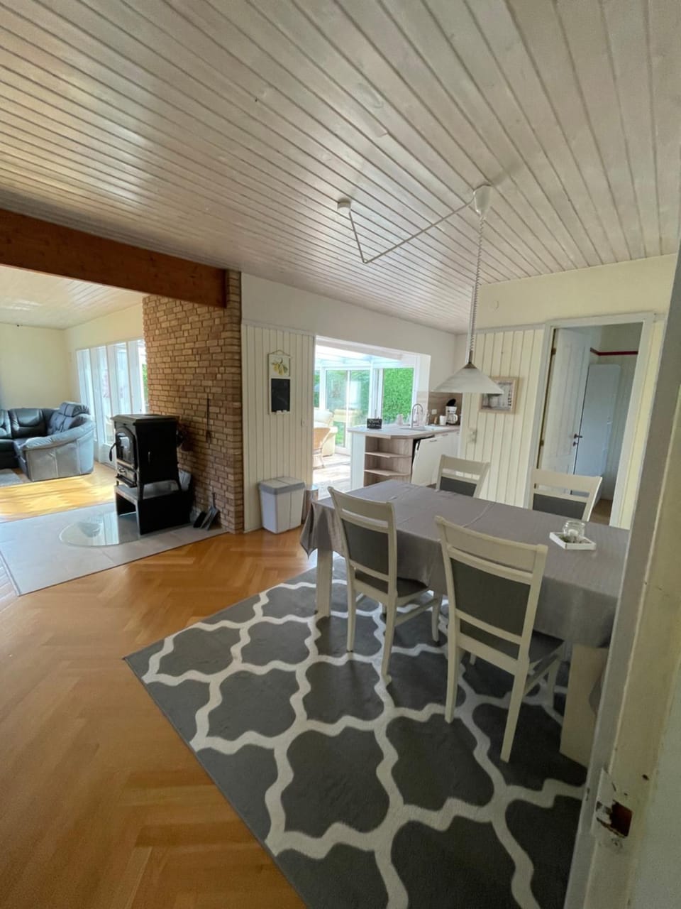 Seating area, Dining area