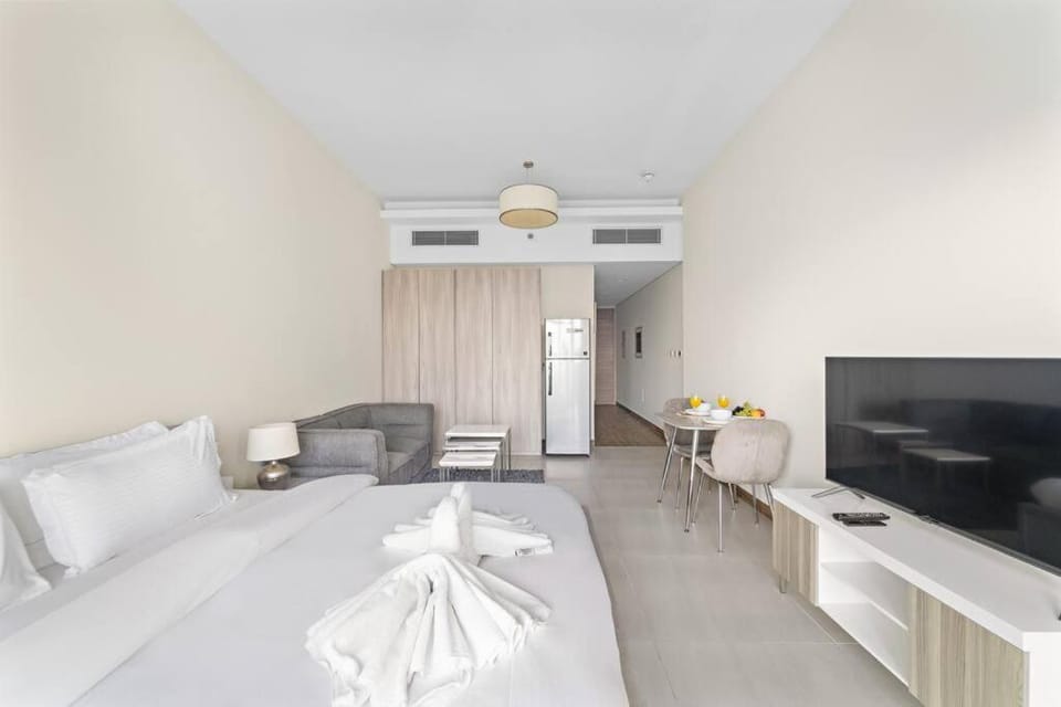 Chic Studio Near Burj Khalifa, Dubai Opera & Dubai Mall with City Skyline Views Apartment in Dubai
