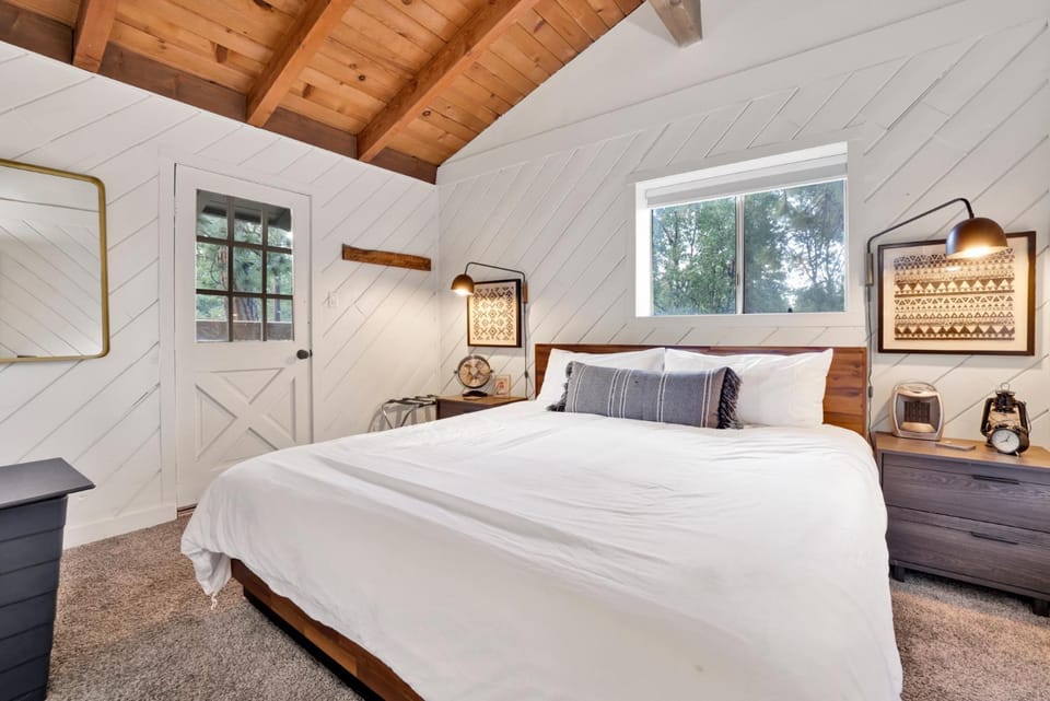 Bed, Bedroom