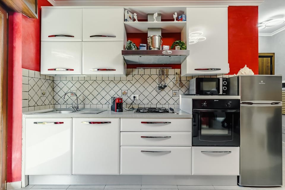 Coffee/tea facilities, Kitchen or kitchenette, oven