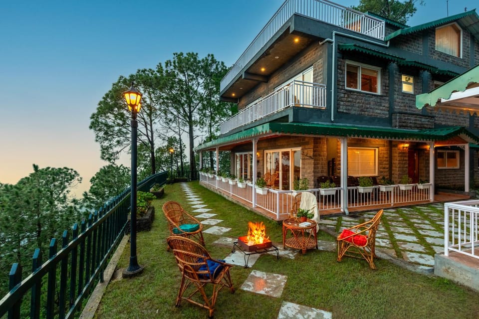 Property building, Patio, Spring, Day, Garden, View (from property/room), Balcony/Terrace, Garden view