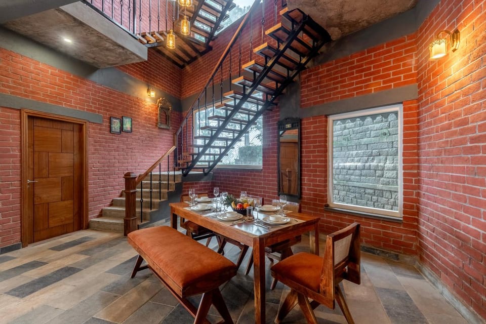 Living room, Seating area, Dining area, Breakfast