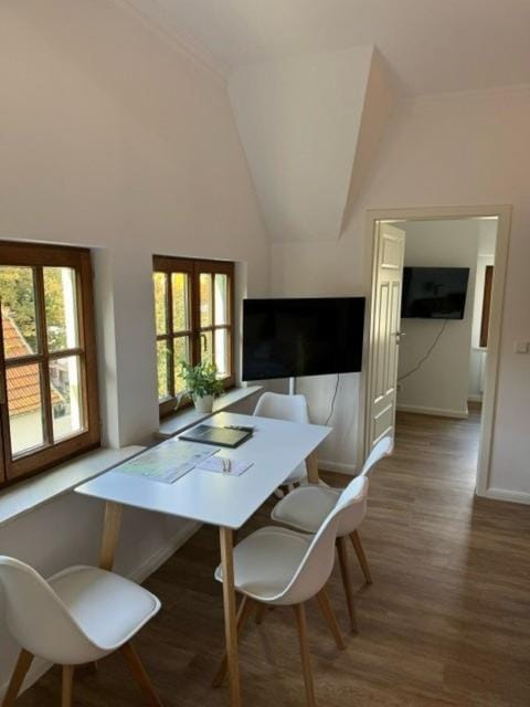 TV and multimedia, Seating area