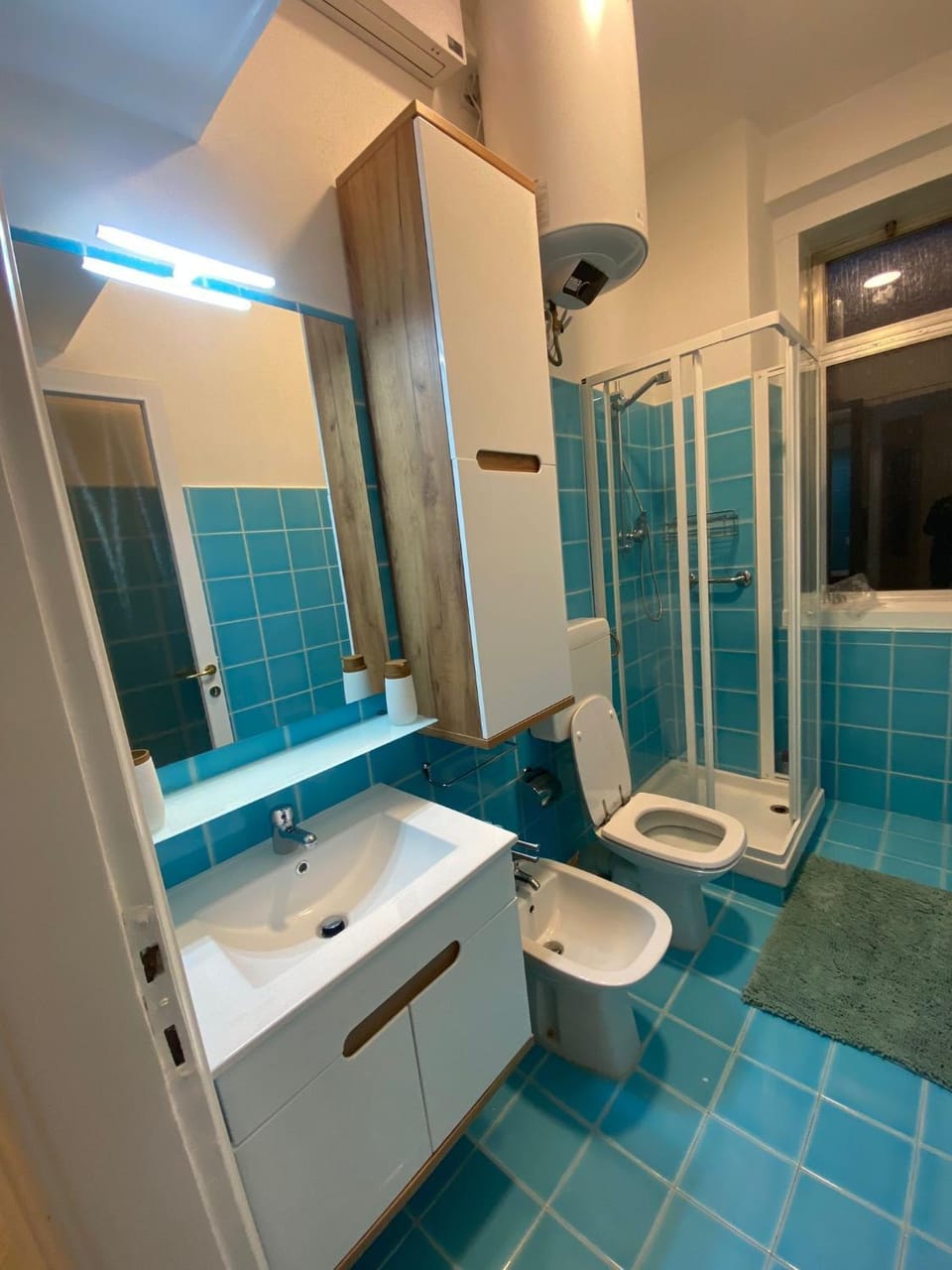 Shower, Toilet, Bathroom, bidet, towels