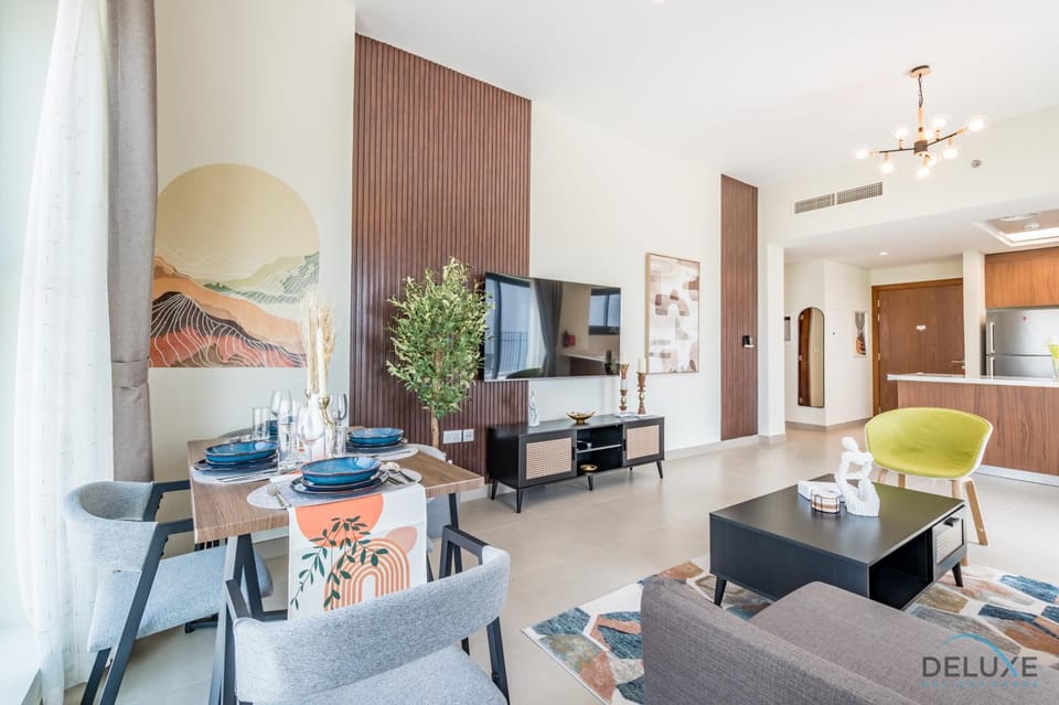 TV and multimedia, Living room, Seating area, Dining area, Evening entertainment