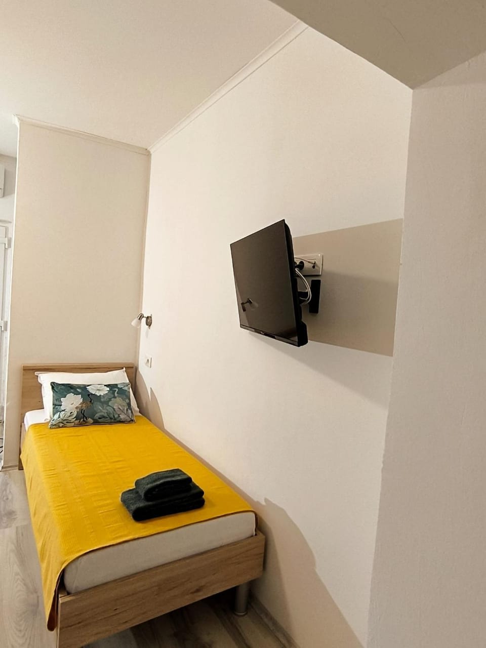 Room 'Šima' with private bathroom and free air-conditioned summer kitchen Bed and Breakfast in Dubrovnik-Neretva County