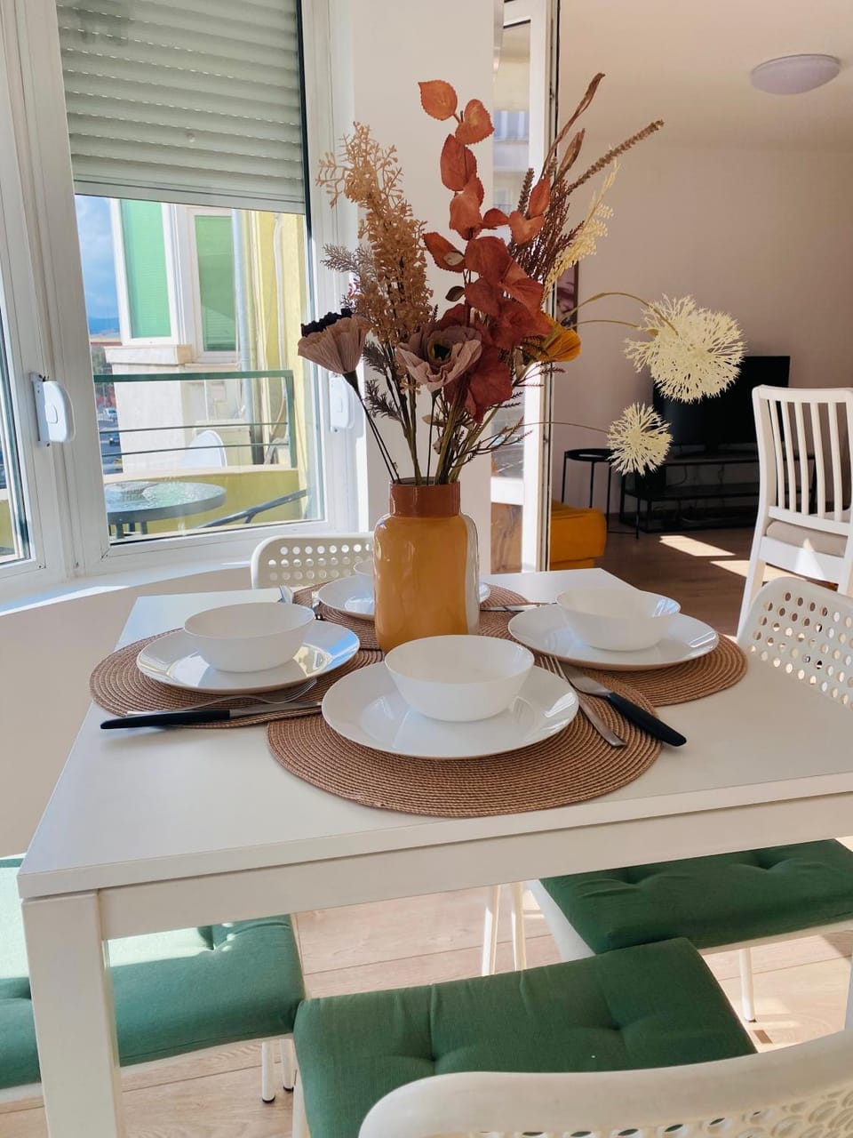 Living room, Seating area, Dining area