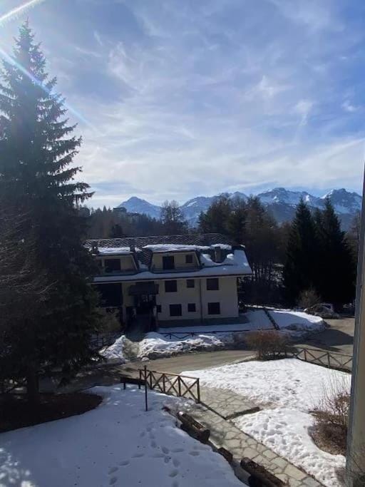 Hostdomus - Grand Villard Suite Apartment in Sauze d'Oulx