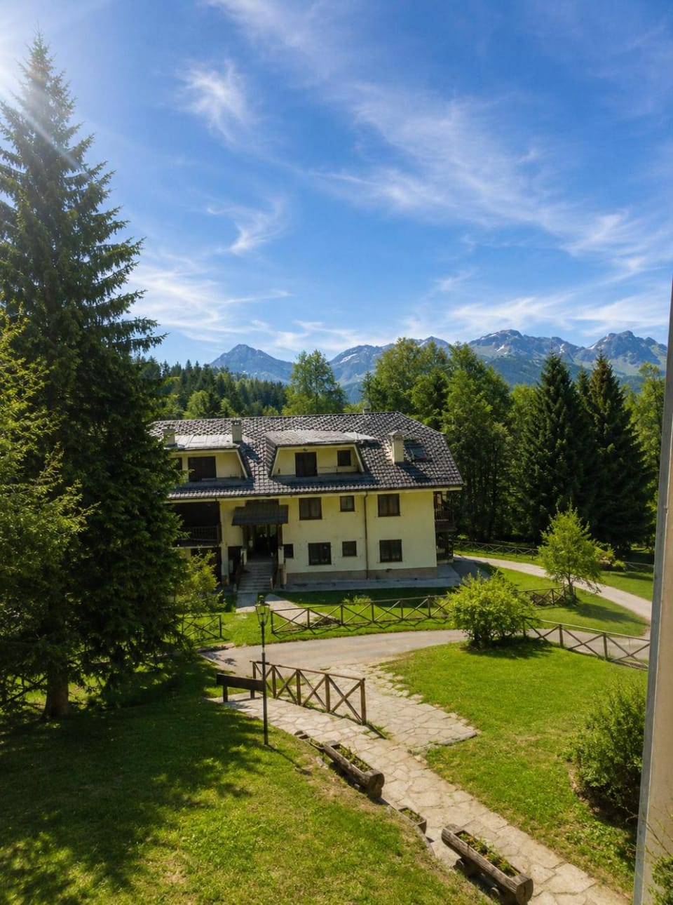 Hostdomus - Grand Villard Suite Apartment in Sauze d'Oulx