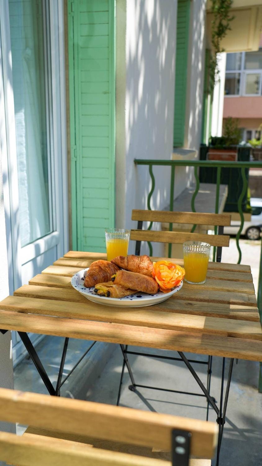 NEW! Wifi, Disney Plus L'Escale des Remparts Apartment in Avignon