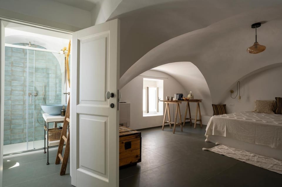 Bed, Bathroom, Photo of the whole room