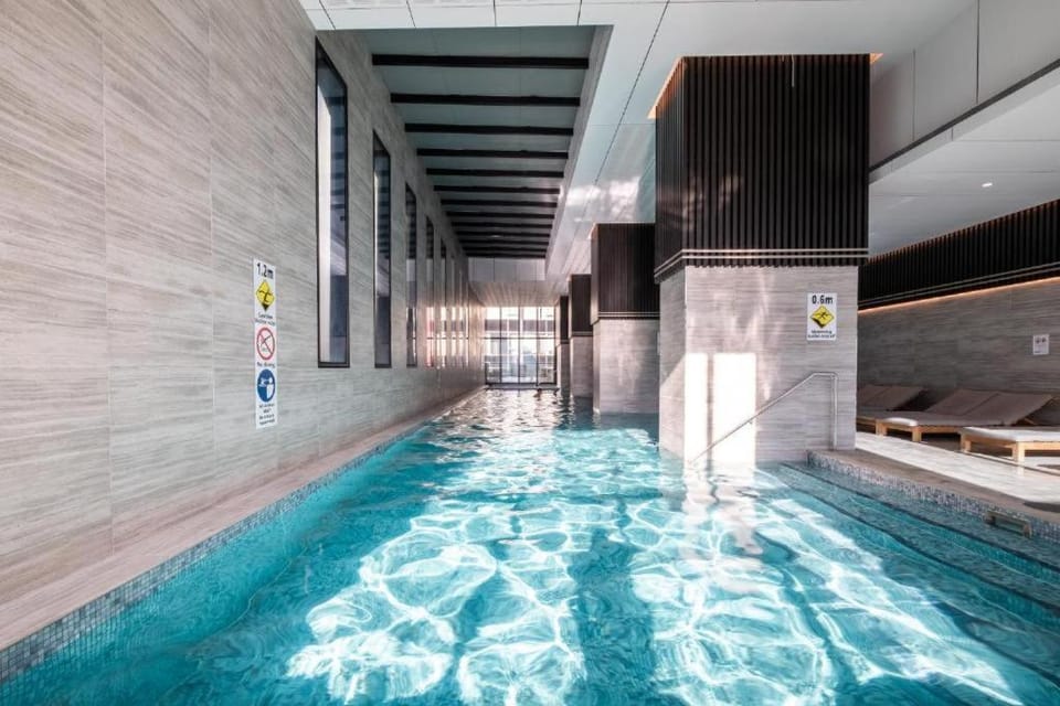 Gorgeous City Views 71st Floor 3BR Apartment with Pool and Gym Apartment in Melbourne