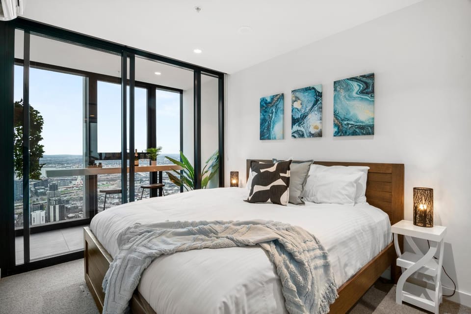 Gorgeous City Views 71st Floor 3BR Apartment with Pool and Gym Apartment in Melbourne