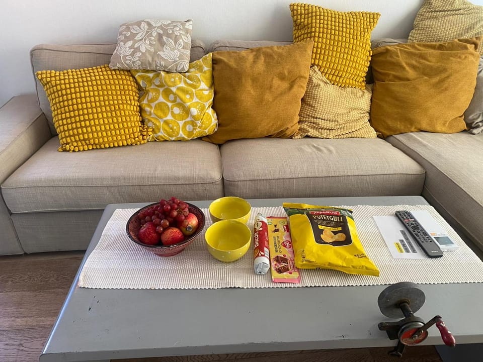 Living room, Food and drinks