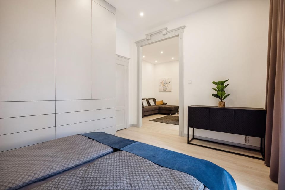 Bedroom, wardrobe