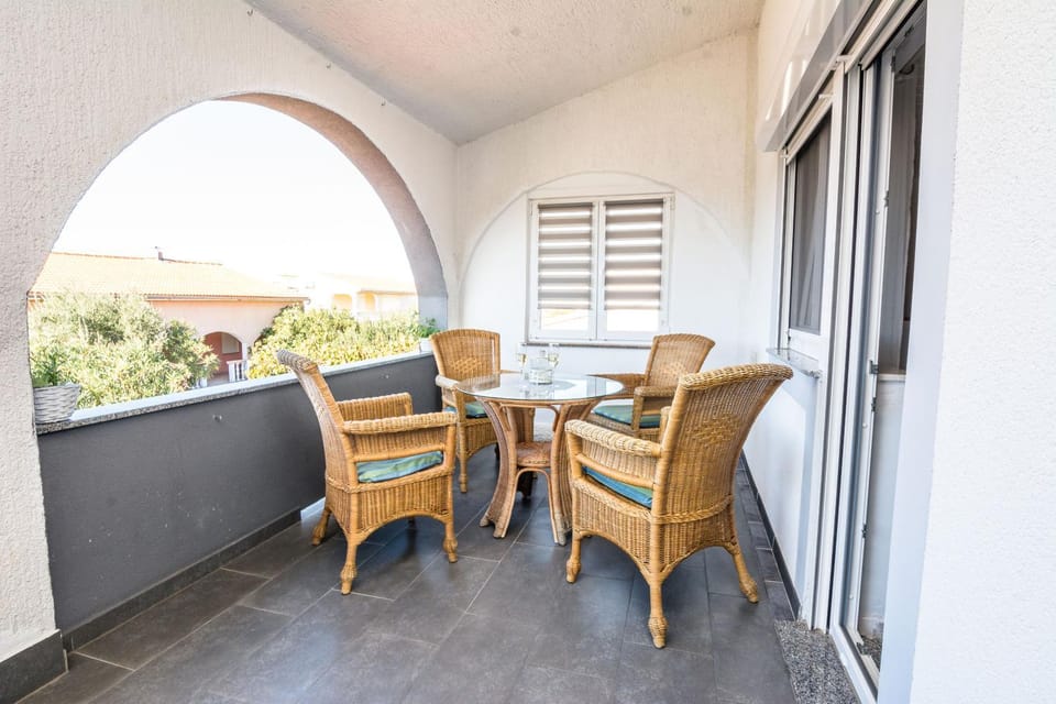 Balcony/Terrace, Dining area