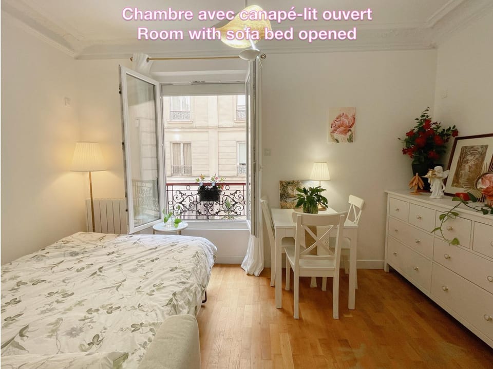 Bed, Living room, Photo of the whole room, Seating area, Dining area, Bedroom